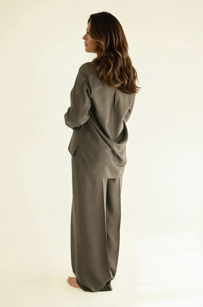 Roma silk trousers after dark